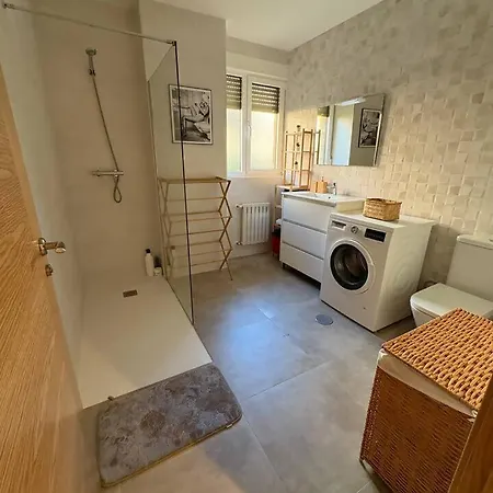 El Piso De Abajo 莱昂